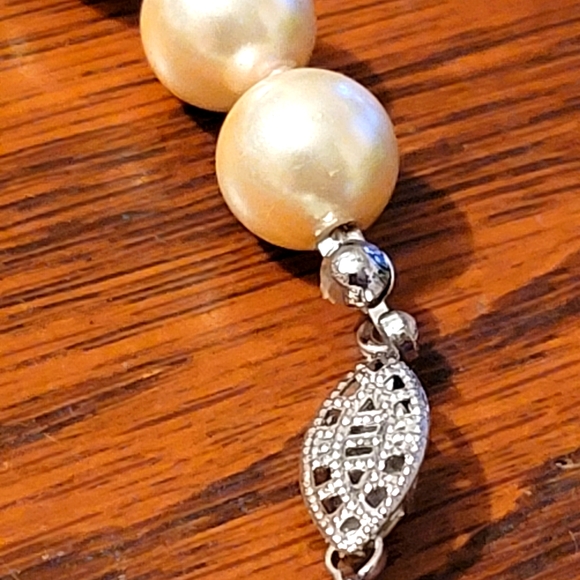 Vintage Glass Pearl's Like Brand New Absolutely Beautiful ✨️ - Picture 5 of 6